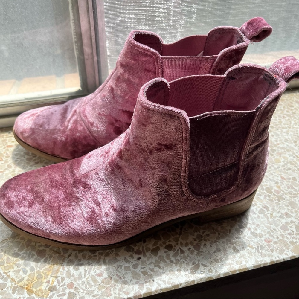 Tom’s Pink Velour Booties